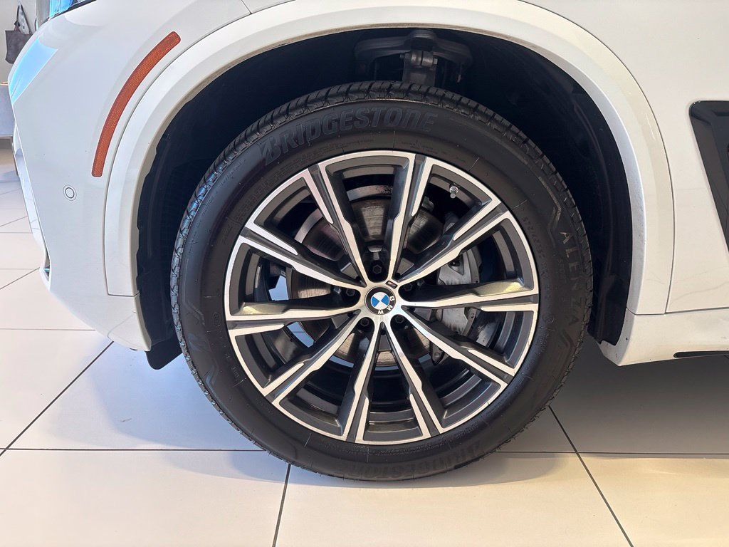 Used 2024 BMW X5 xDrive40i w/ M Sport Package AWD/4WD image 11