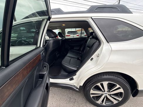 Used 2019 Subaru Outback 2.5i Limited AWD/4WD image 12