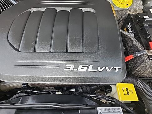 Used 2014 Chrysler Town & Country Touring-L image 48