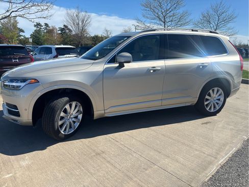 Used 2016 Volvo XC90 T6 Momentum w/ Momentum Plus Package AWD/4WD image 4