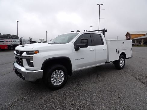 Used 2022 Chevrolet Silverado 2500 LT w/ Convenience Package AWD/4WD image 3