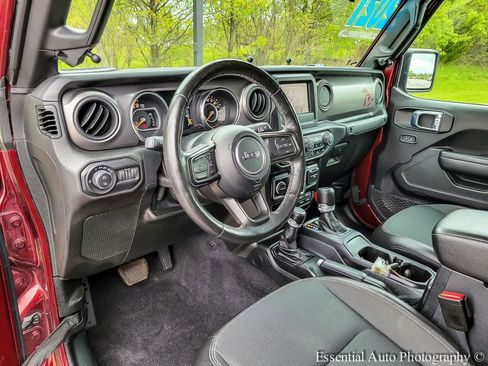 Used 2021 Jeep Gladiator Sport AWD/4WD image 9