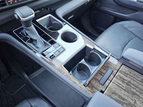 Used 2025 Toyota Sienna Limited image 25