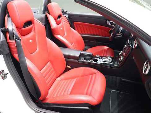 Used 2020 Mercedes-Benz SLC 300 image 14