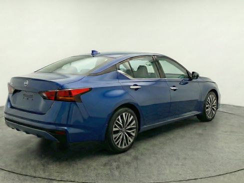 Used 2025 Nissan Altima 2.5 SV FWD image 9