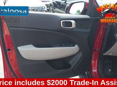 Used 2025 Hyundai Venue SEL FWD image 12