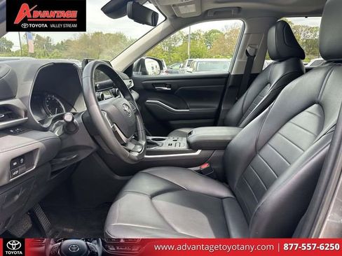 Used 2023 Toyota Highlander XLE AWD/4WD image 21