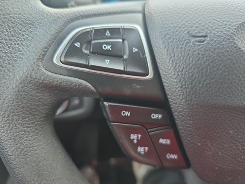 Used 2018 Ford Escape SE w/ SE Sync 3 Package AWD/4WD image 16