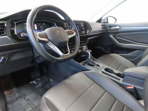 Used 2024 Volkswagen Jetta SE image 9
