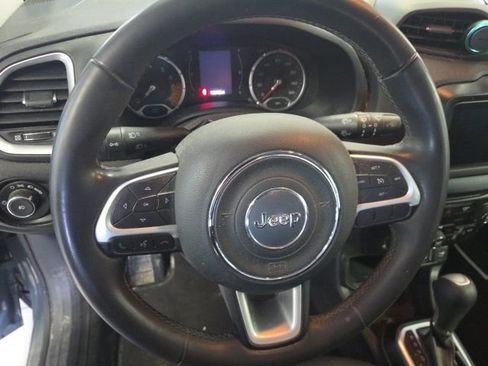 Used 2018 Jeep Renegade Latitude w/ Popular Equipment Group image 8