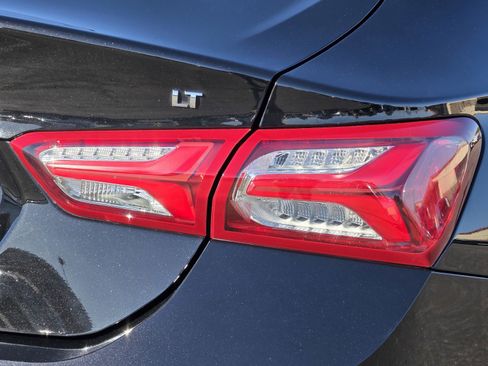 Used 2021 Chevrolet Malibu LT image 12