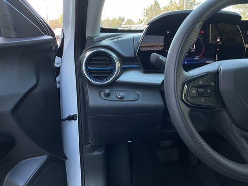 Used 2025 Chevrolet Trax LT image 25