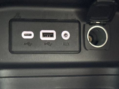 Used 2023 Chevrolet Equinox LS w/ LS Convenience Package FWD image 31
