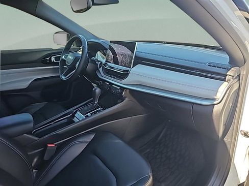 Used 2025 Jeep Compass Limited image 34