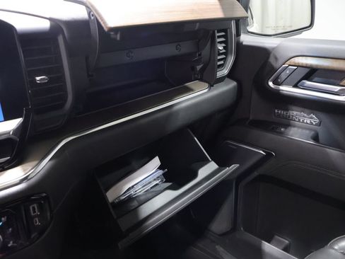 Used 2022 Chevrolet Silverado 1500 High Country w/ High Country Premium Package AWD/4WD image 31