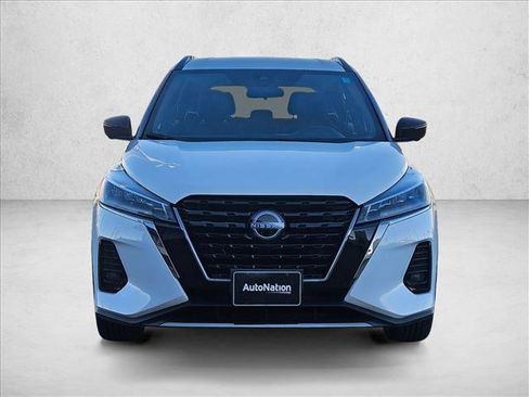 Used 2024 Nissan Kicks SR image 2