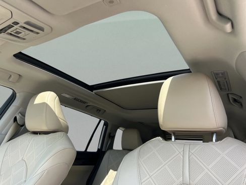 Used 2023 Toyota Highlander Platinum FWD image 18