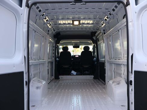 Used 2024 RAM ProMaster 2500 w/ Convenience Group image 10