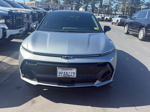 Used 2024 Chevrolet Equinox EV RS FWD image 2
