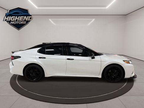 Used 2018 Toyota Camry XSE image 8