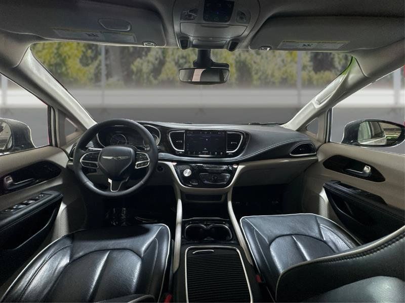 Used 2023 Chrysler Pacifica Limited FWD image 26