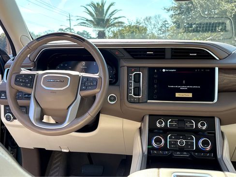 Used 2024 GMC Yukon XL Denali w/ Denali Reserve Package image 15