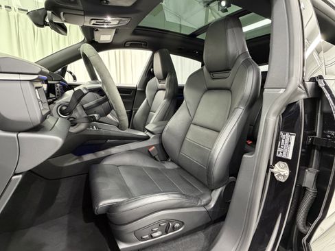 Certified 2025 Porsche Macan 4 Electric image 33