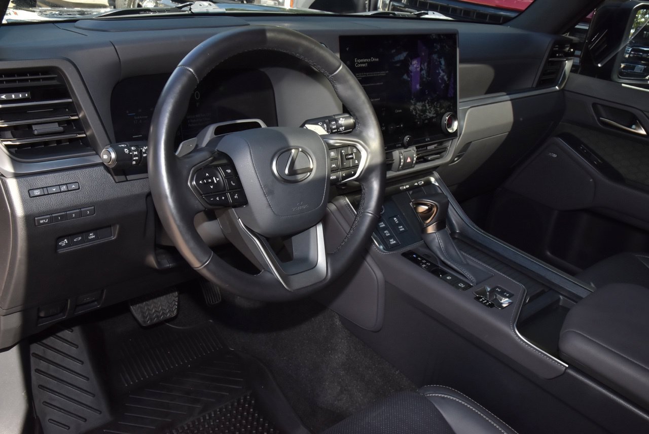 Used 2024 Lexus GX 550 AWD/4WD image 32