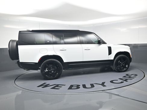 Used 2024 Land Rover Defender 130 X-Dynamic SE image 10