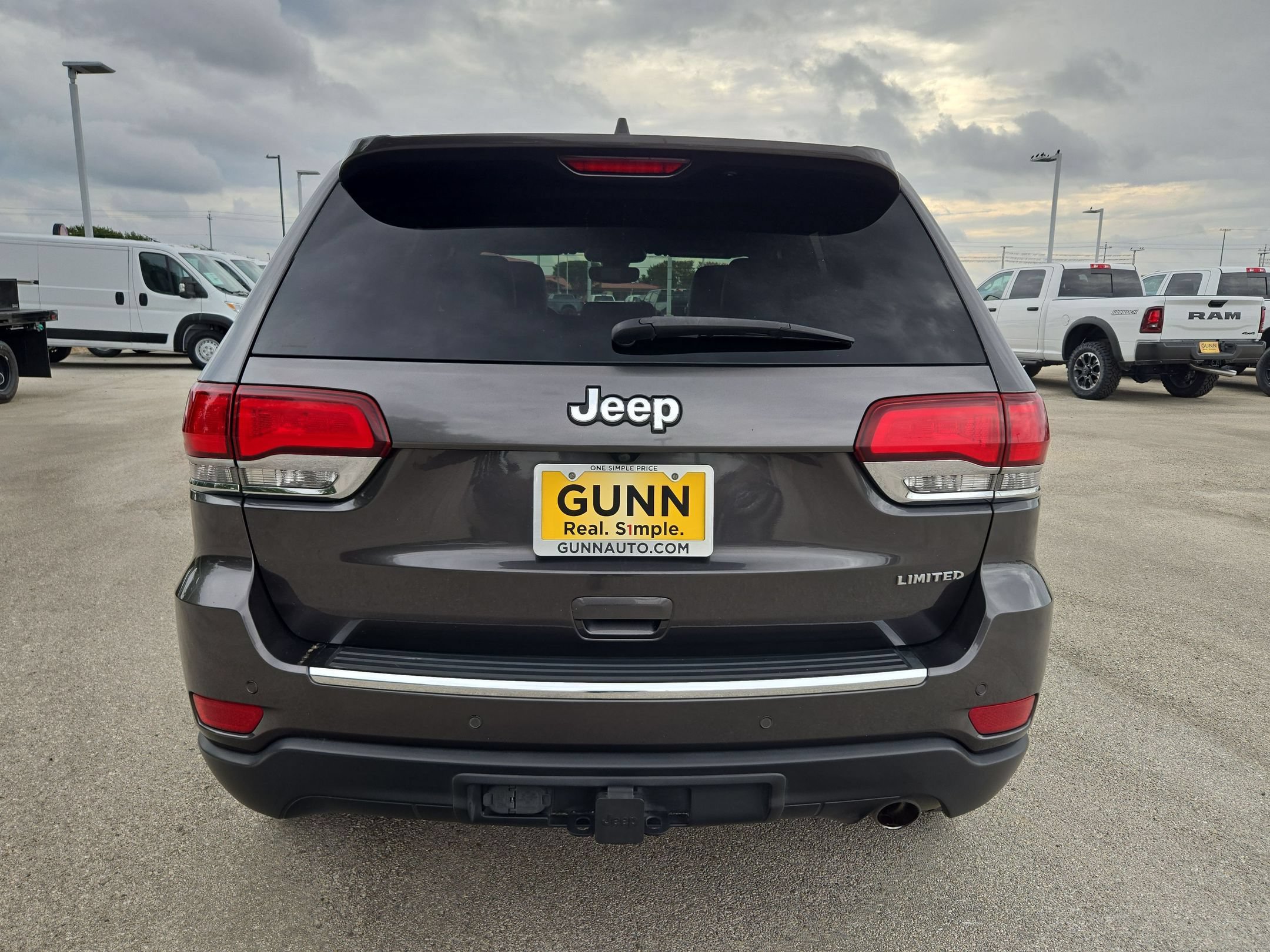 Used 2020 Jeep Grand Cherokee Limited w/ Trailer Tow Group IV RWD image 4