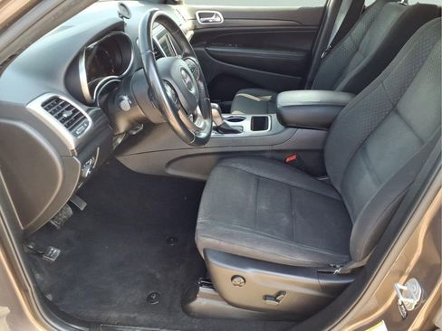 Used 2021 Jeep Grand Cherokee Laredo image 12