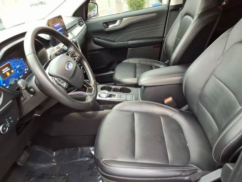 Certified 2022 Ford Escape Titanium w/ Class II Trailer Tow Package AWD/4WD image 9