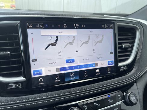 New 2026 Chrysler Pacifica Select image 30