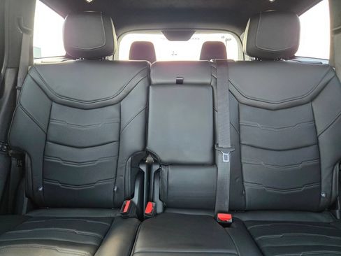 Used 2025 Cadillac XT6 Premium Luxury w/ Platinum Package AWD/4WD image 12