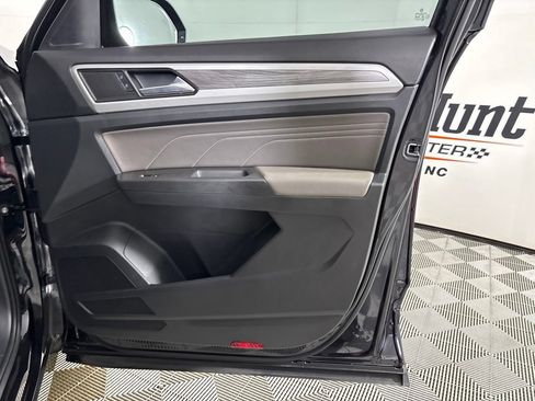 Used 2023 Volkswagen Atlas Cross Sport SE w/ Panoramic Sunroof Package FWD image 29