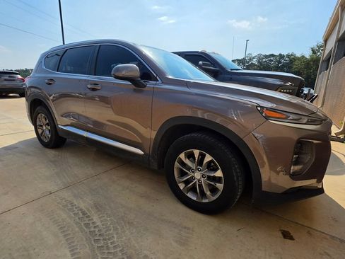 Used 2019 Hyundai Santa Fe SE FWD image 2