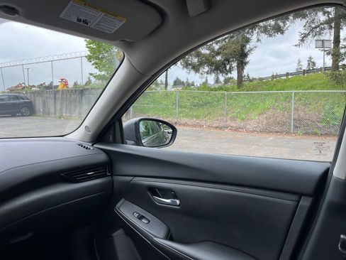 Used 2025 Nissan Sentra SV FWD image 35