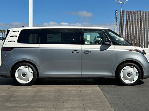 New 2025 Volkswagen ID. Buzz 1st Edition image 4