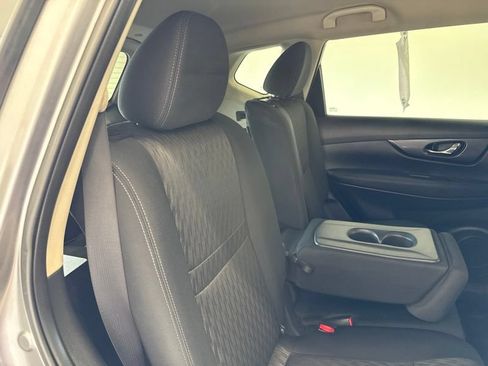 Used 2017 Nissan Rogue SV AWD/4WD image 11
