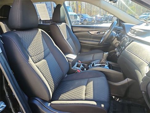 Used 2019 Nissan Rogue SV image 26
