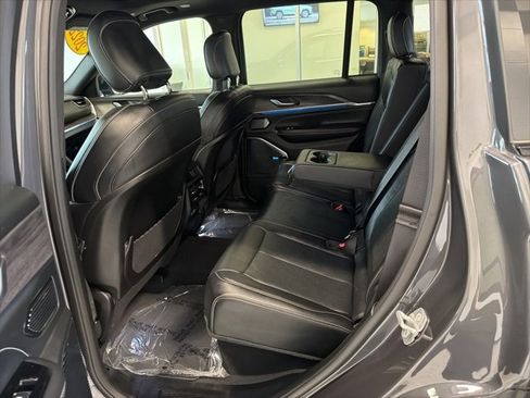 Used 2022 Jeep Grand Cherokee Overland image 17