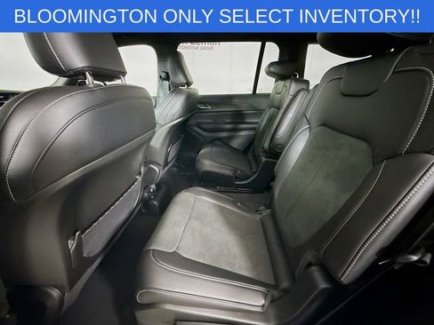 New 2025 Jeep Grand Cherokee L Laredo image 23