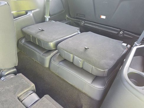 Used 2018 Ford Explorer Limited w/ Equipment Group 301A AWD/4WD image 13