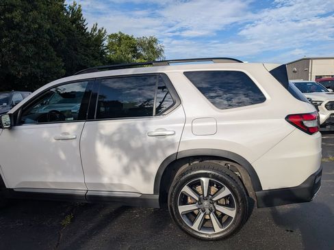 Used 2023 Honda Pilot Elite image 4