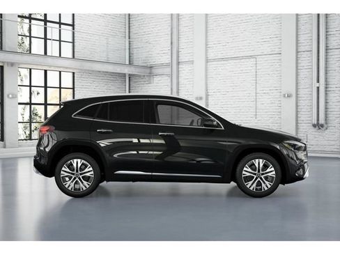 New 2026 Mercedes-Benz GLA 250 4MATIC image 2