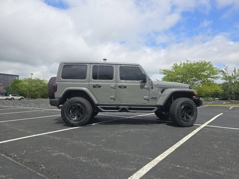 Used 2021 Jeep Wrangler Unlimited Sahara AWD/4WD image 17