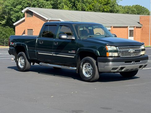 Used 2005 Chevrolet Silverado 2500 LS w/ Heavy-Duty Power Package AWD/4WD image 4
