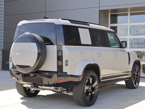 New 2026 Land Rover Defender 110 X-Dynamic SE image 5