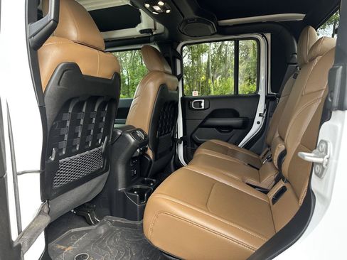 Used 2023 Jeep Gladiator Rubicon w/ Cold Weather Group AWD/4WD image 18