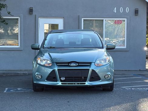Used 2012 Ford Focus SE FWD image 2